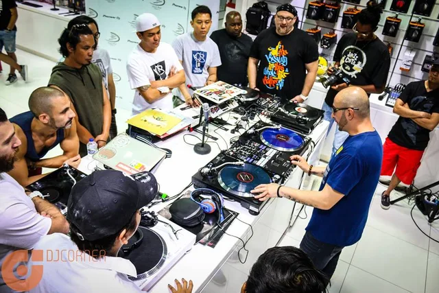 Community DJ workshop, group session