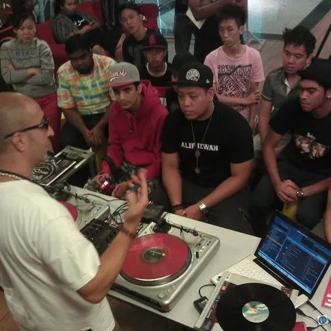 Workshop group, many students around the decks