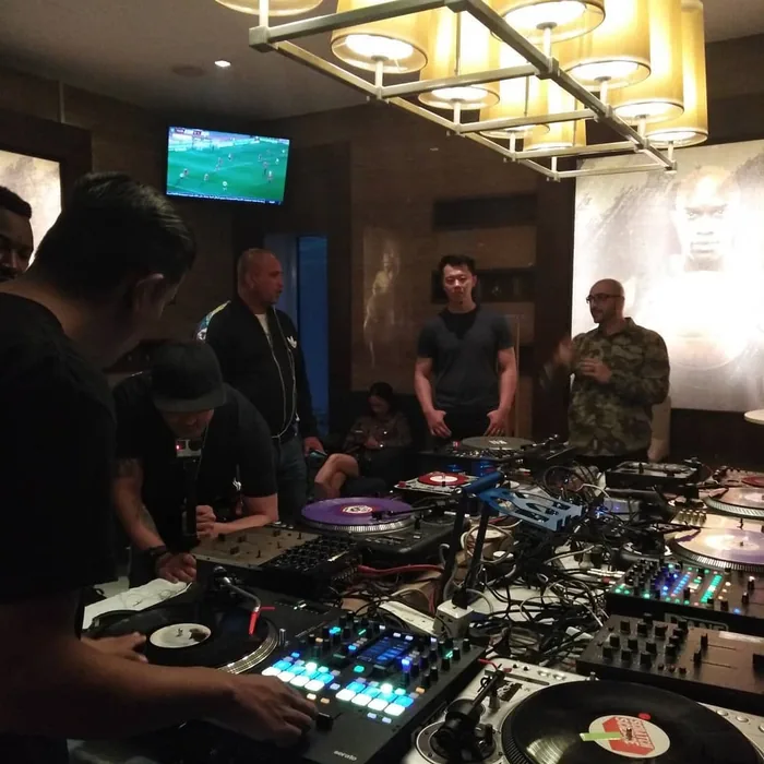 Skratch Dubai, DJs gathered around the decks